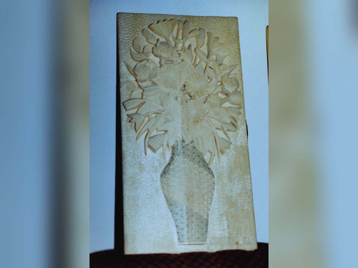 Blumenstrauß – Seitenansicht Kerbschnitzerei