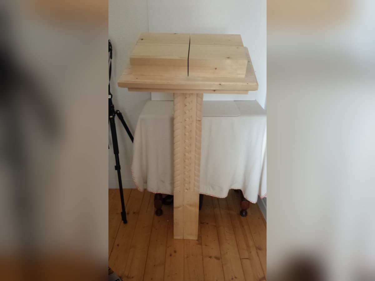 Grabmal der Eltern – Detailaufnahme Kerbschnitt