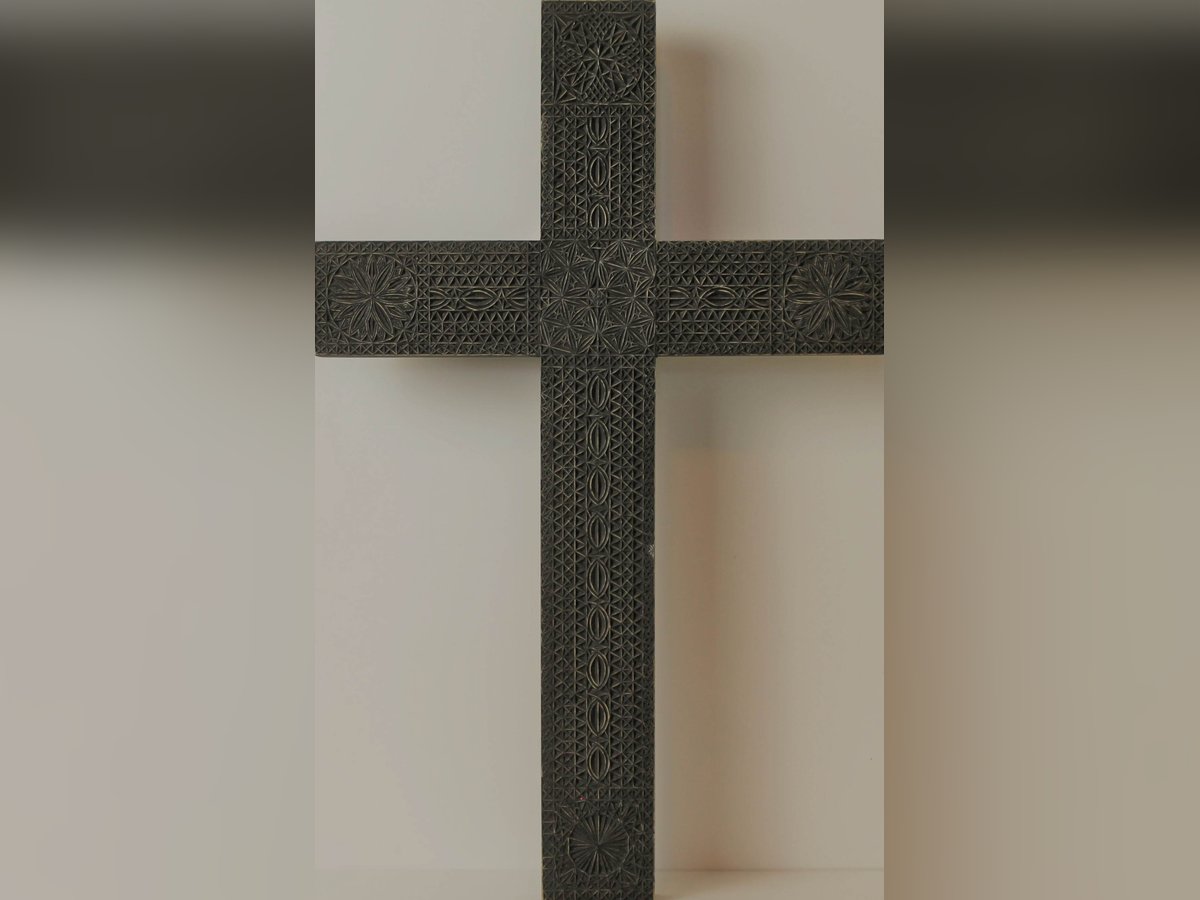 Kreuz mit Rosetten – Detailaufnahme Rosetten-Ornamentik