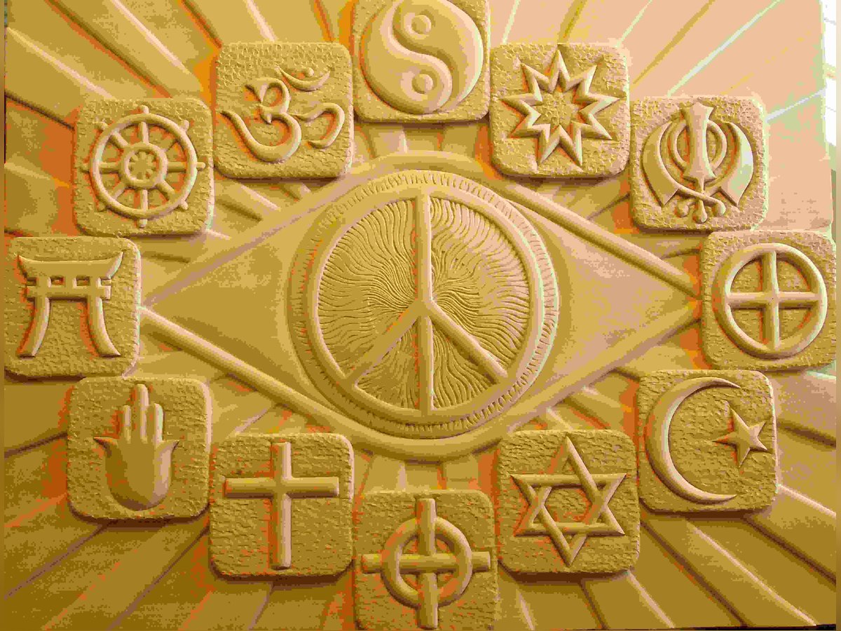 Peace & Religion's – Detailaufnahme Mitte, Kerbschnitzarbeit
