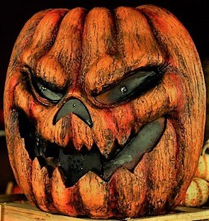 Halloween-Kürbis – geschnitzt und beleuchtet